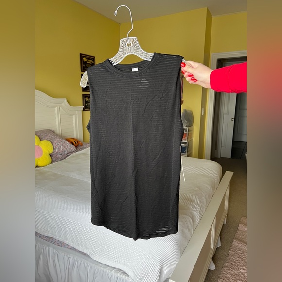 NWT - Lululemon - ‘Brunswick Muscle Tank *Sheer Stripe’ - Black - Size 4 - Picture 6 of 9